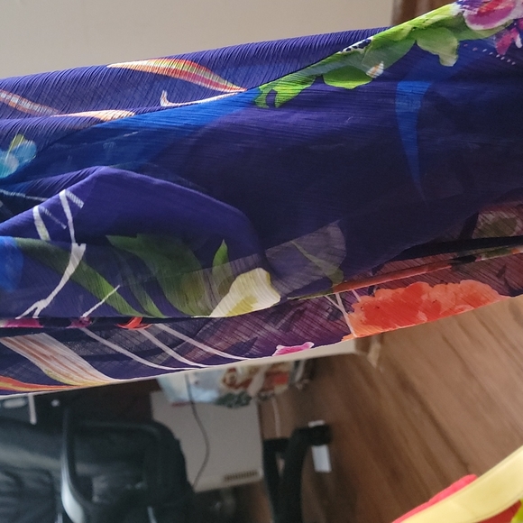 Blouse - Picture 2 of 3